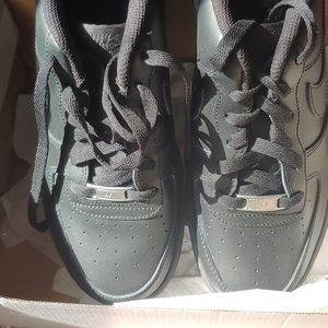 Air Force 1 Black/Black- Black Sz 7Y